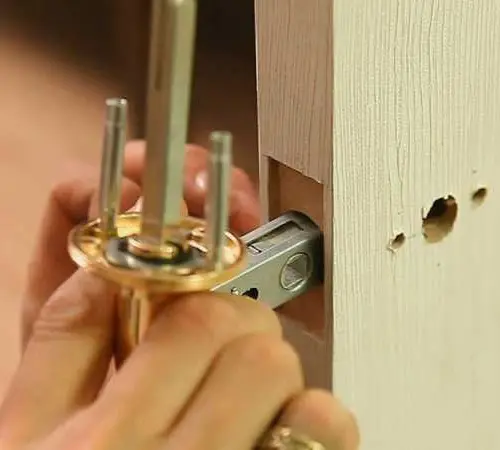 Замена замка в межкомнатных дверях